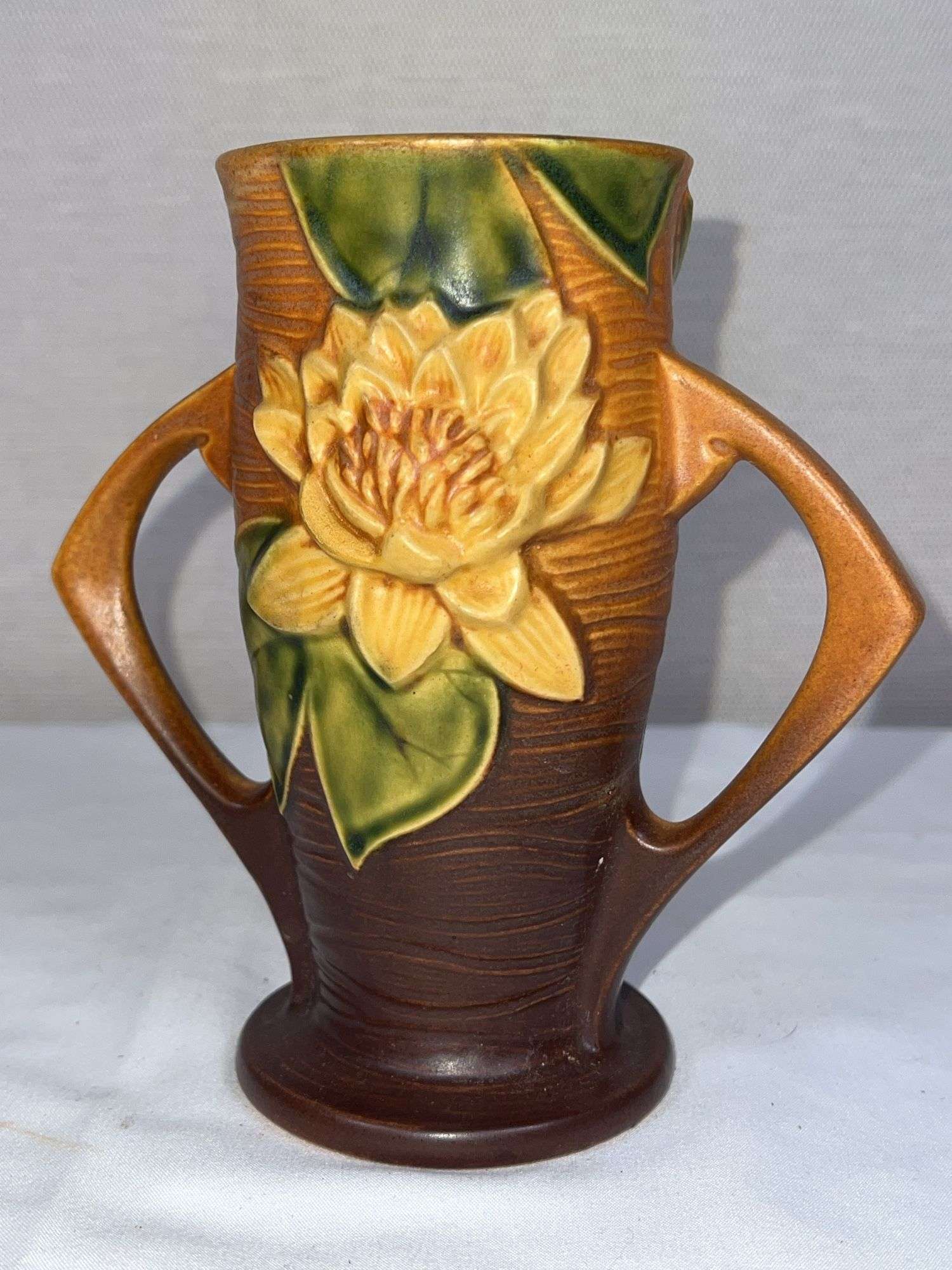 ROSEVILLE WATER LILLY POTTERY VASE 72-6