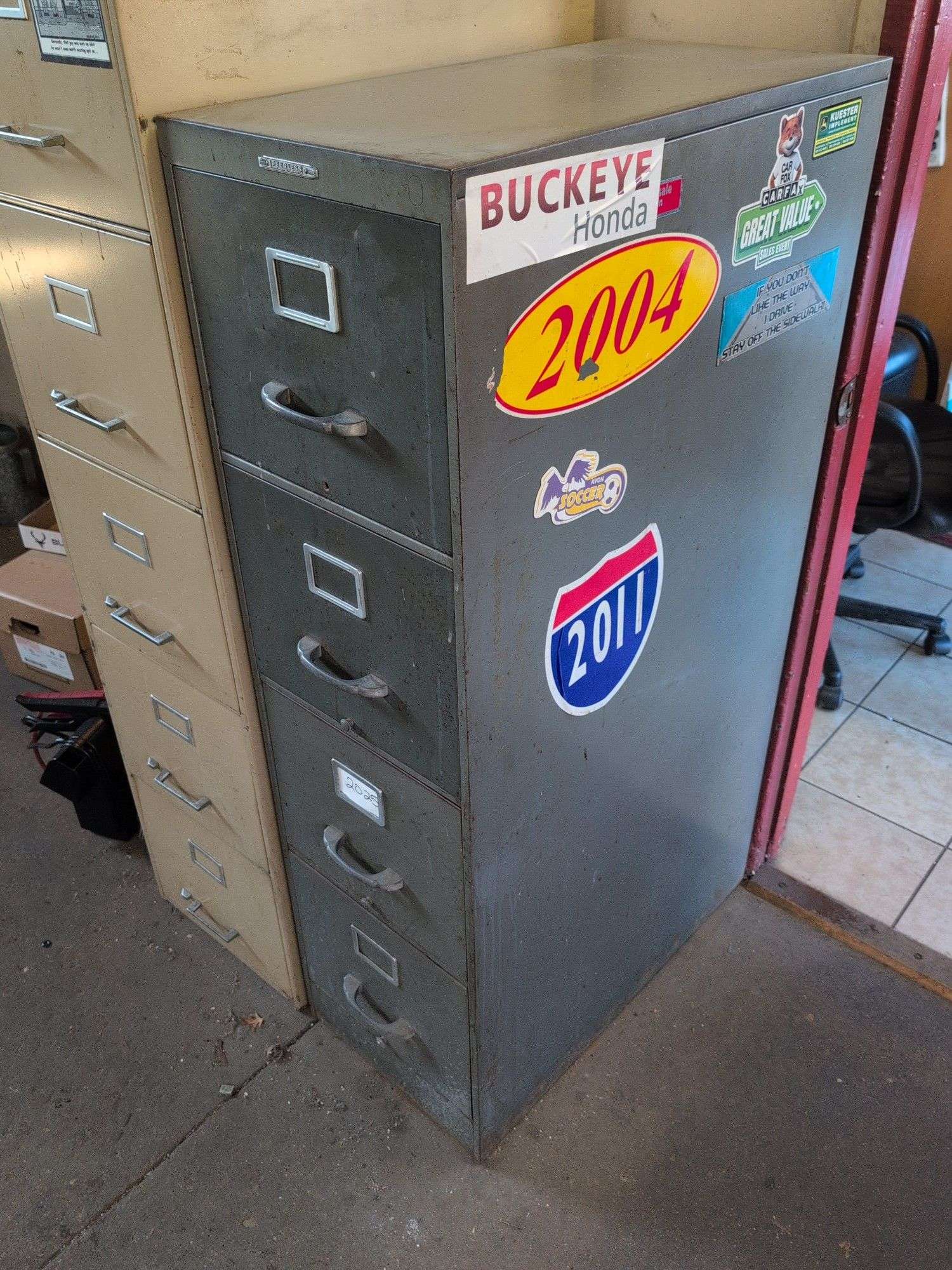 Peerless metal filing cabinet - 15" x 28" x 52"