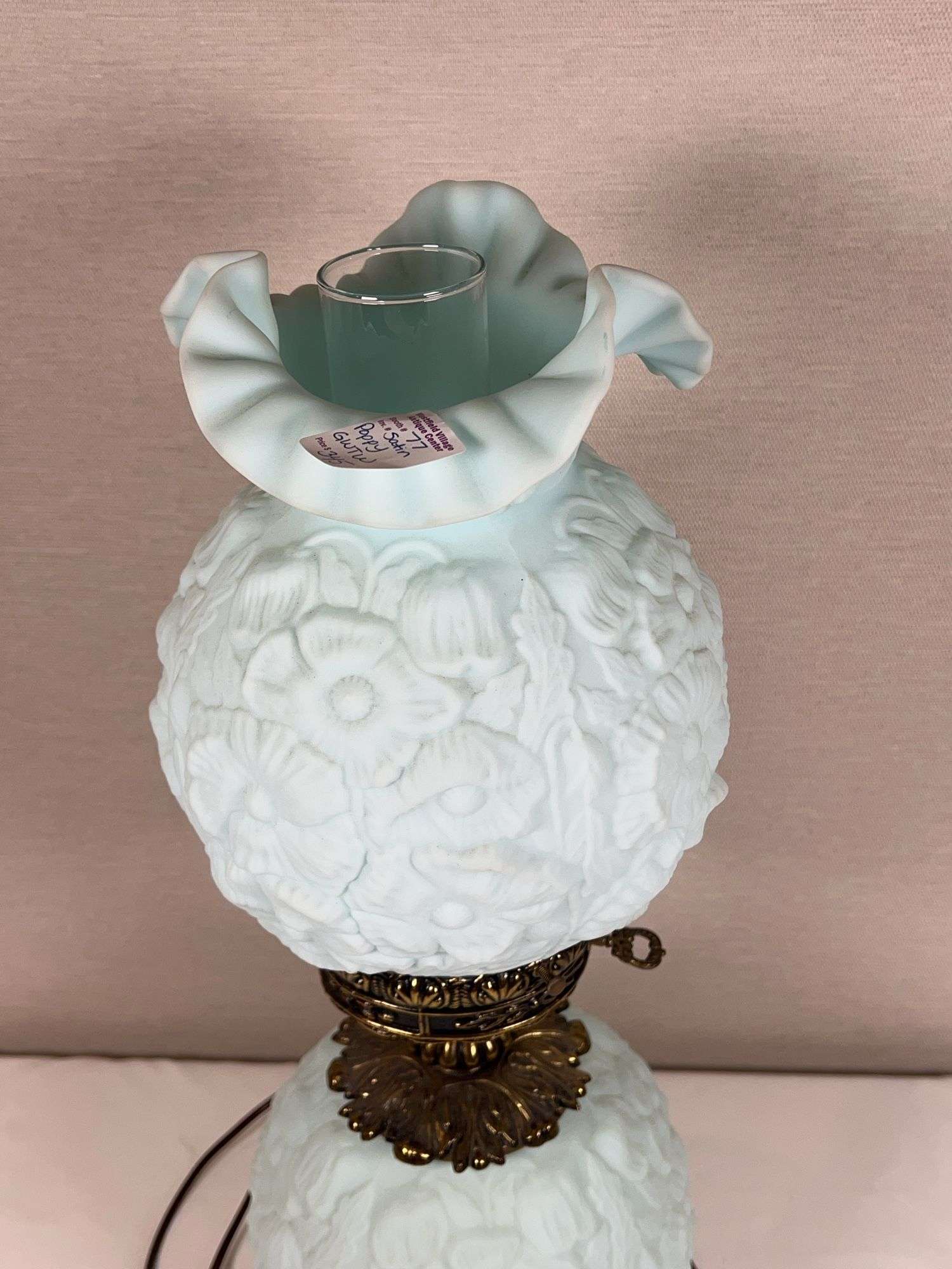Fenton gone with the wind, milk glass, poppy lamp.