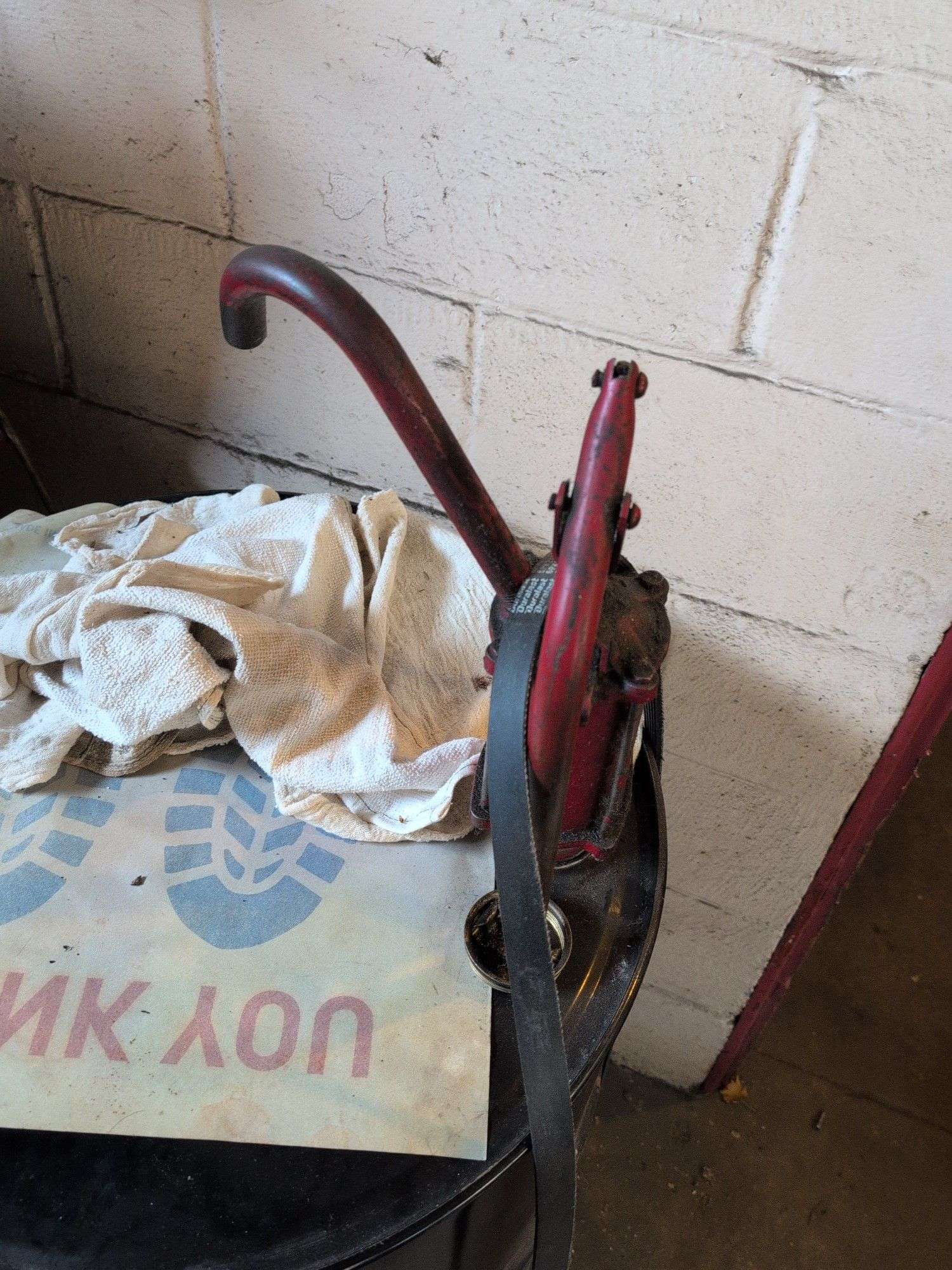 55 gallon drum with pump - appears empty