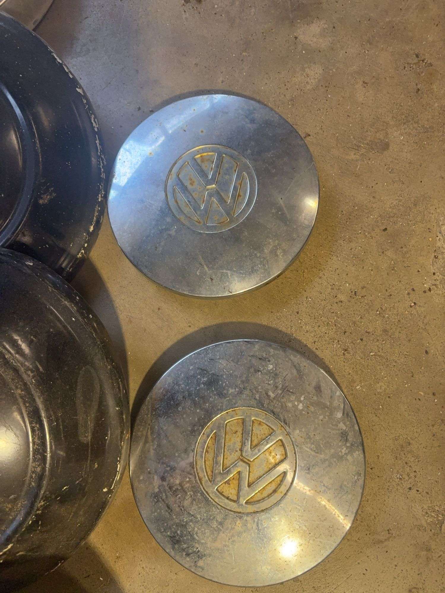15+ hubcaps - see photos - GMC, Ford, Chevy, and Volkswagen