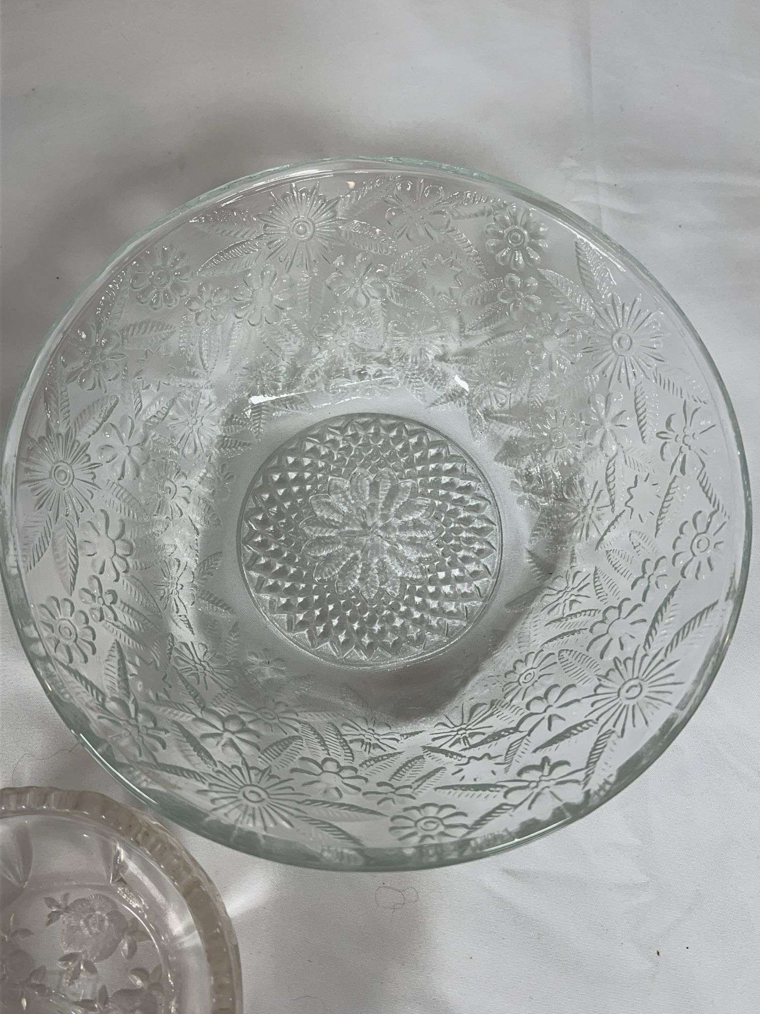 ASSORTED PATTERN GLASS PIECES