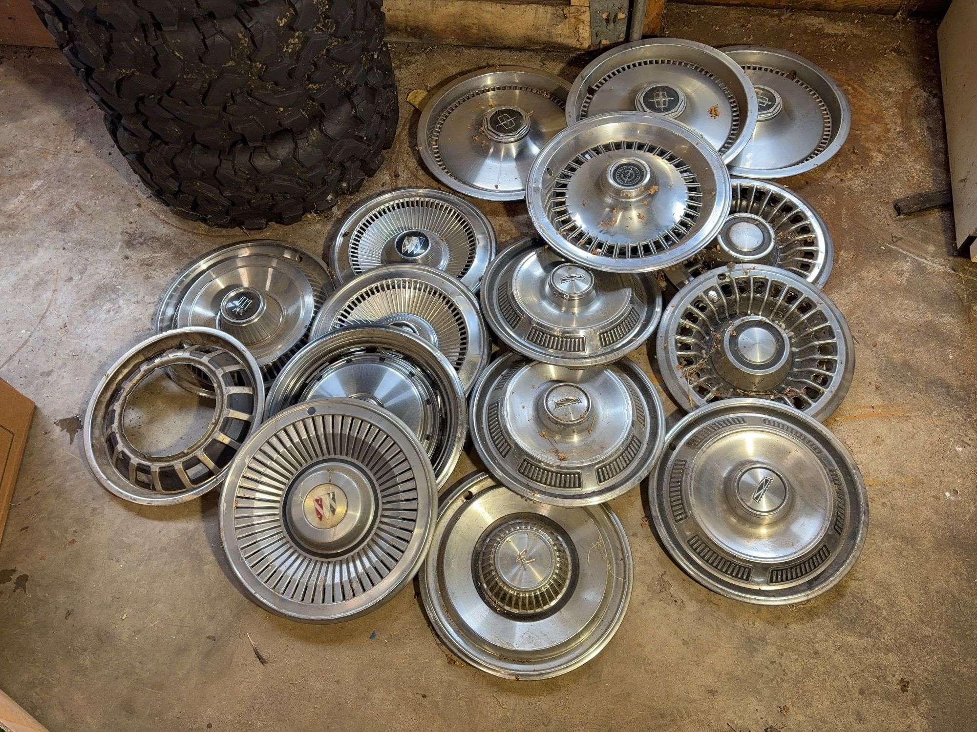 15+ hubcaps - see photos - Thunderbird, Rambler, Buick, and more
