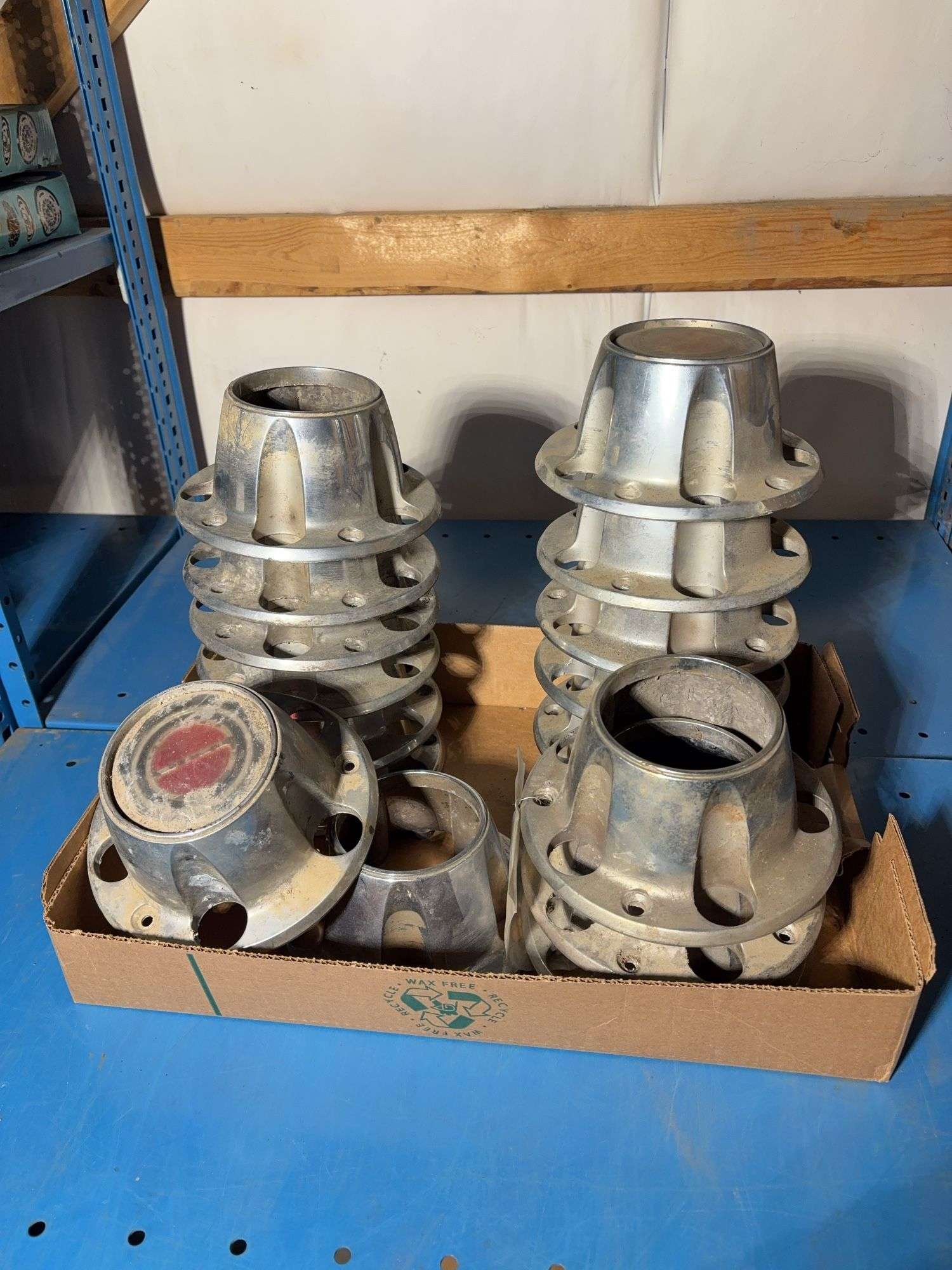 (17) Ford hub cap covers