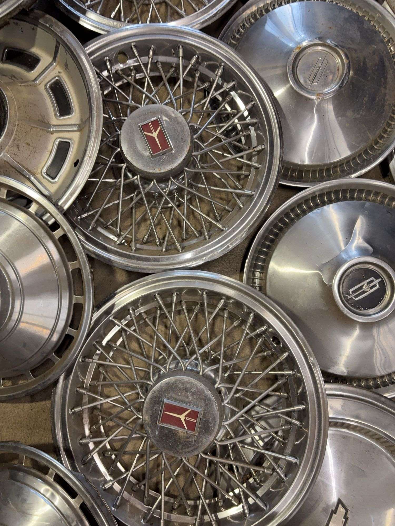 15+ hubcaps - see photos - Chevy, Oldsmobile, and more