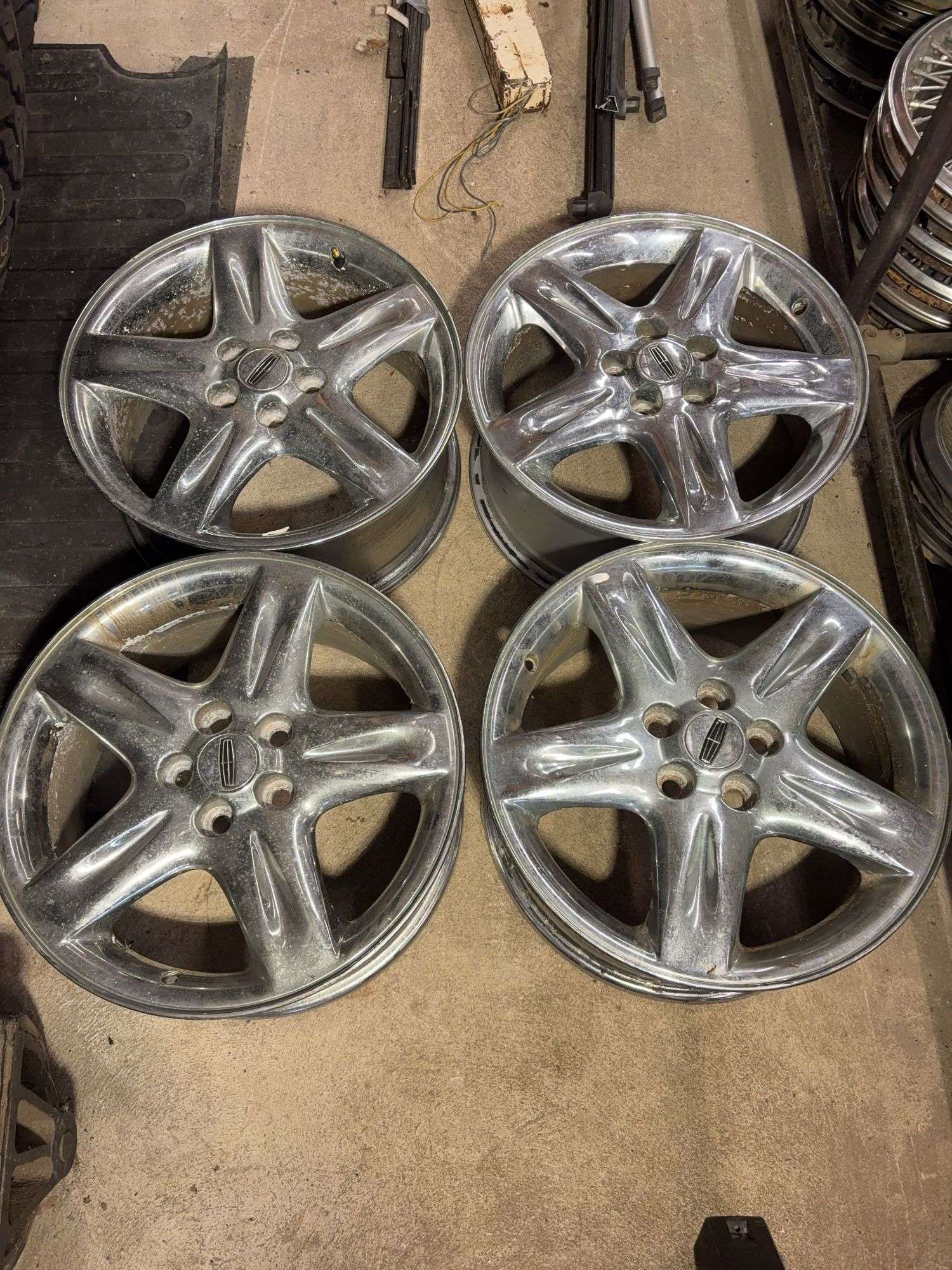 (4) 17" Lincoln wheel rims