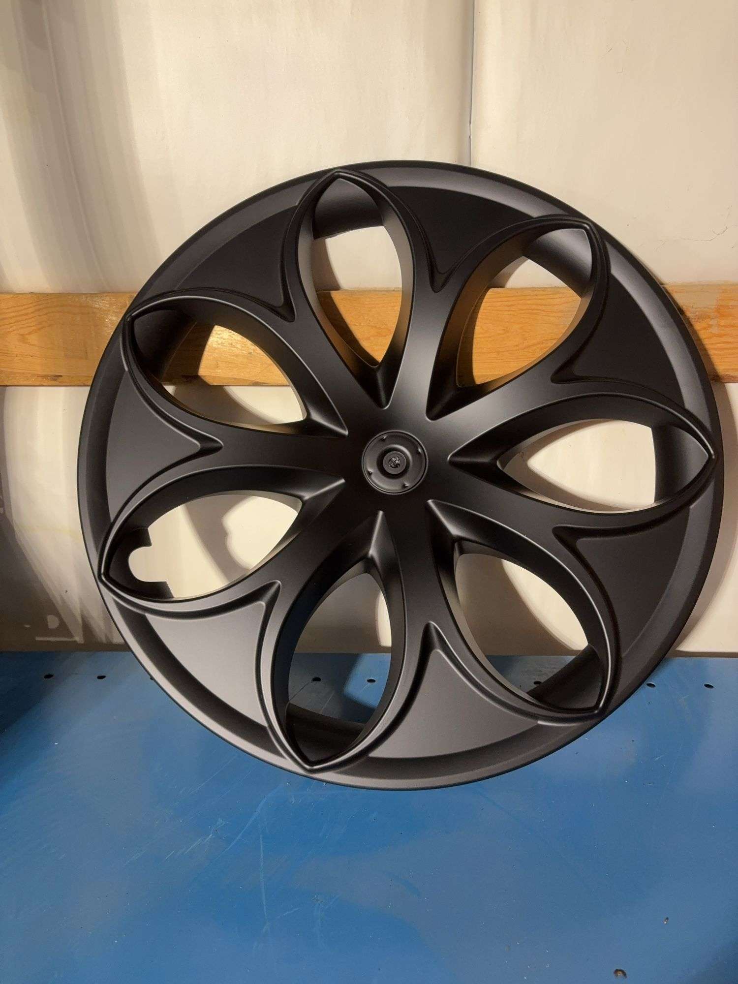 (4) matching 20” hub caps in box