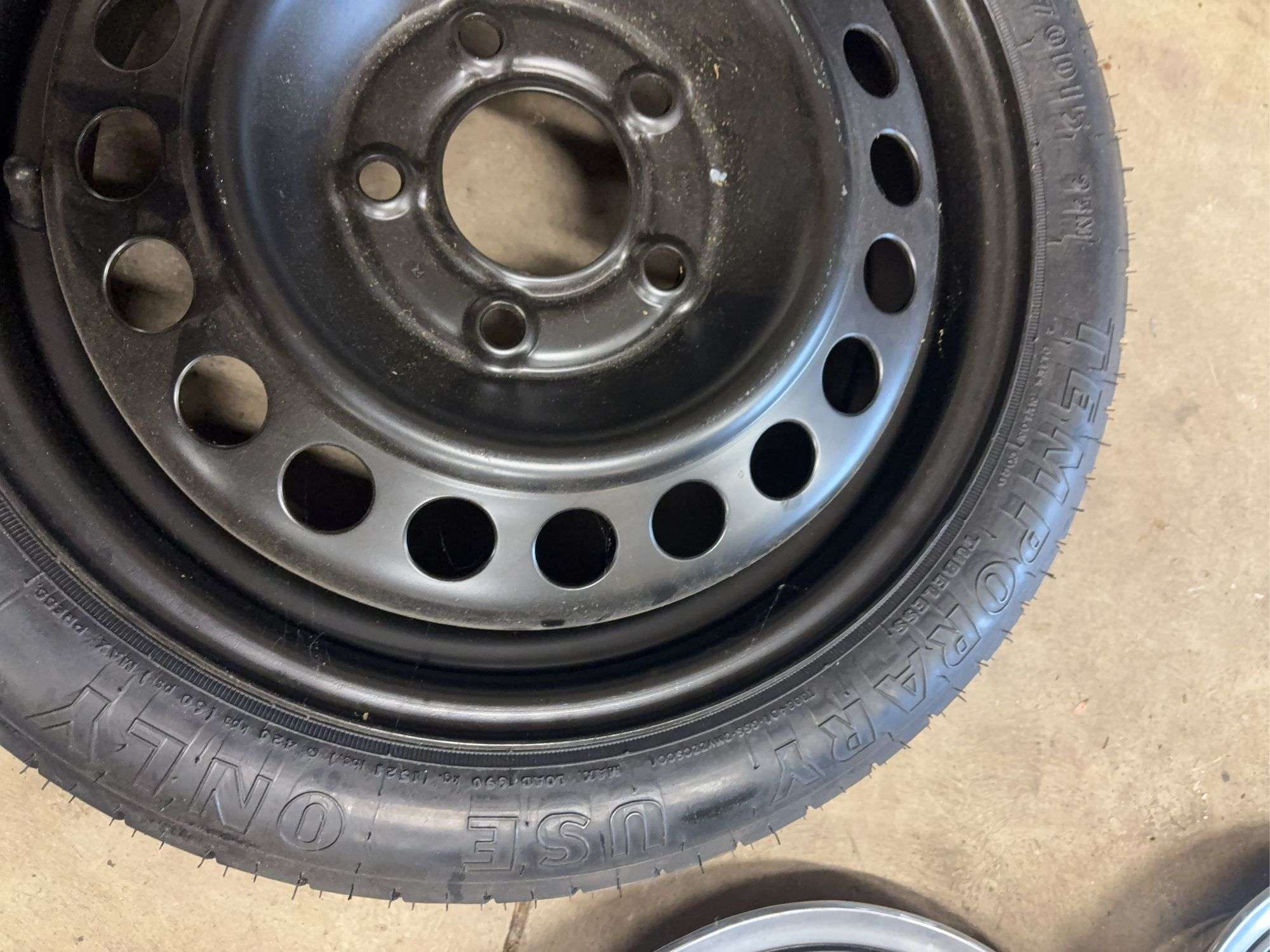 Tire like new with rim - 125/70/15