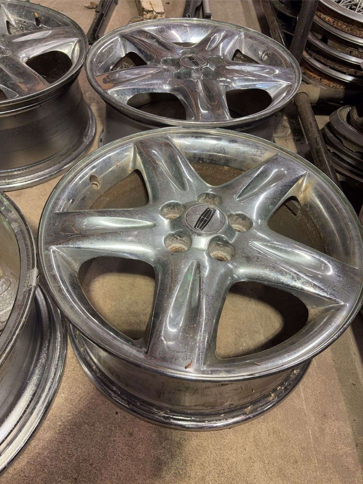 (4) 17" Lincoln wheel rims