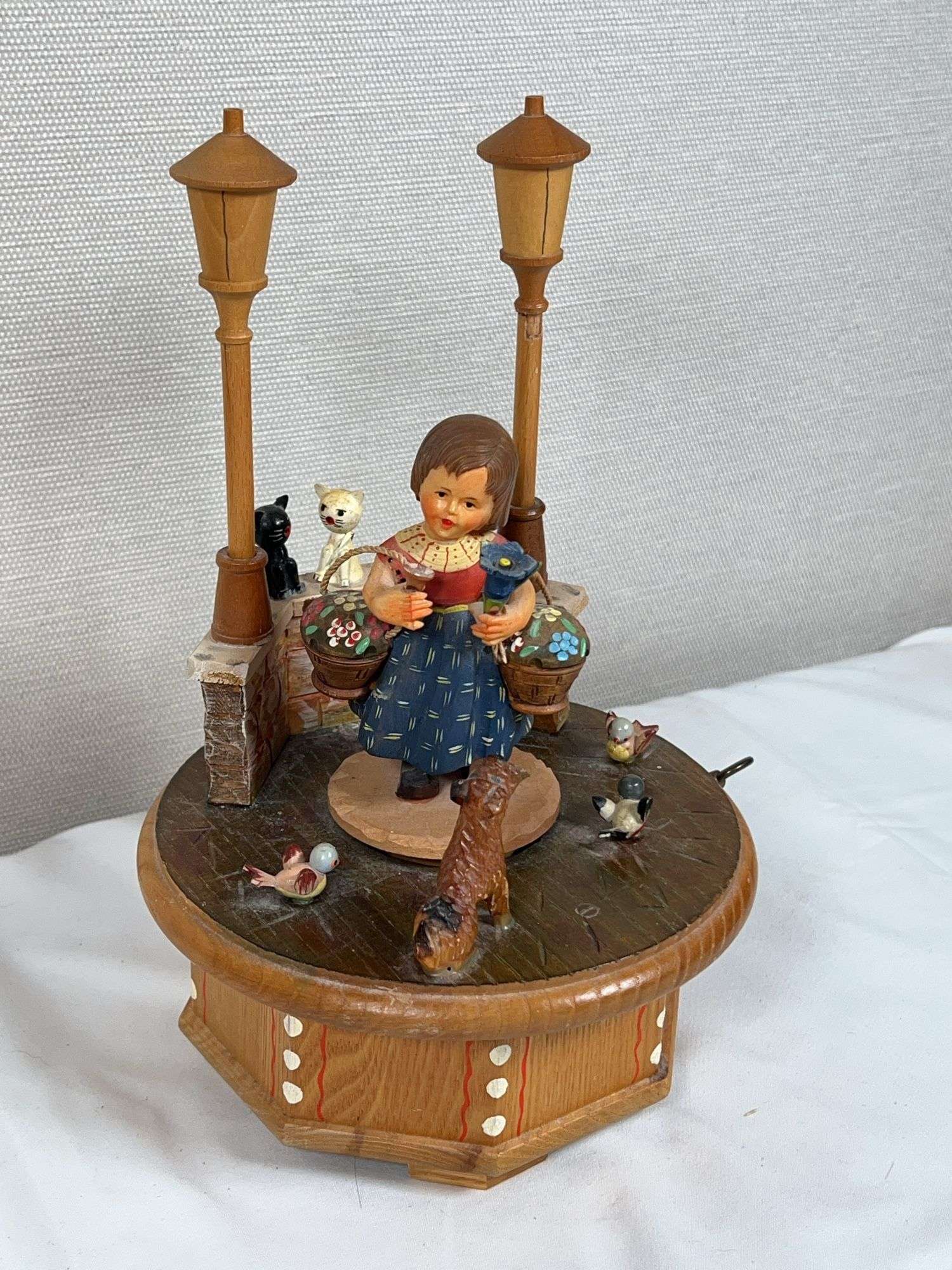 ANRI THORENS WOOD CARVED MUSIC BOX