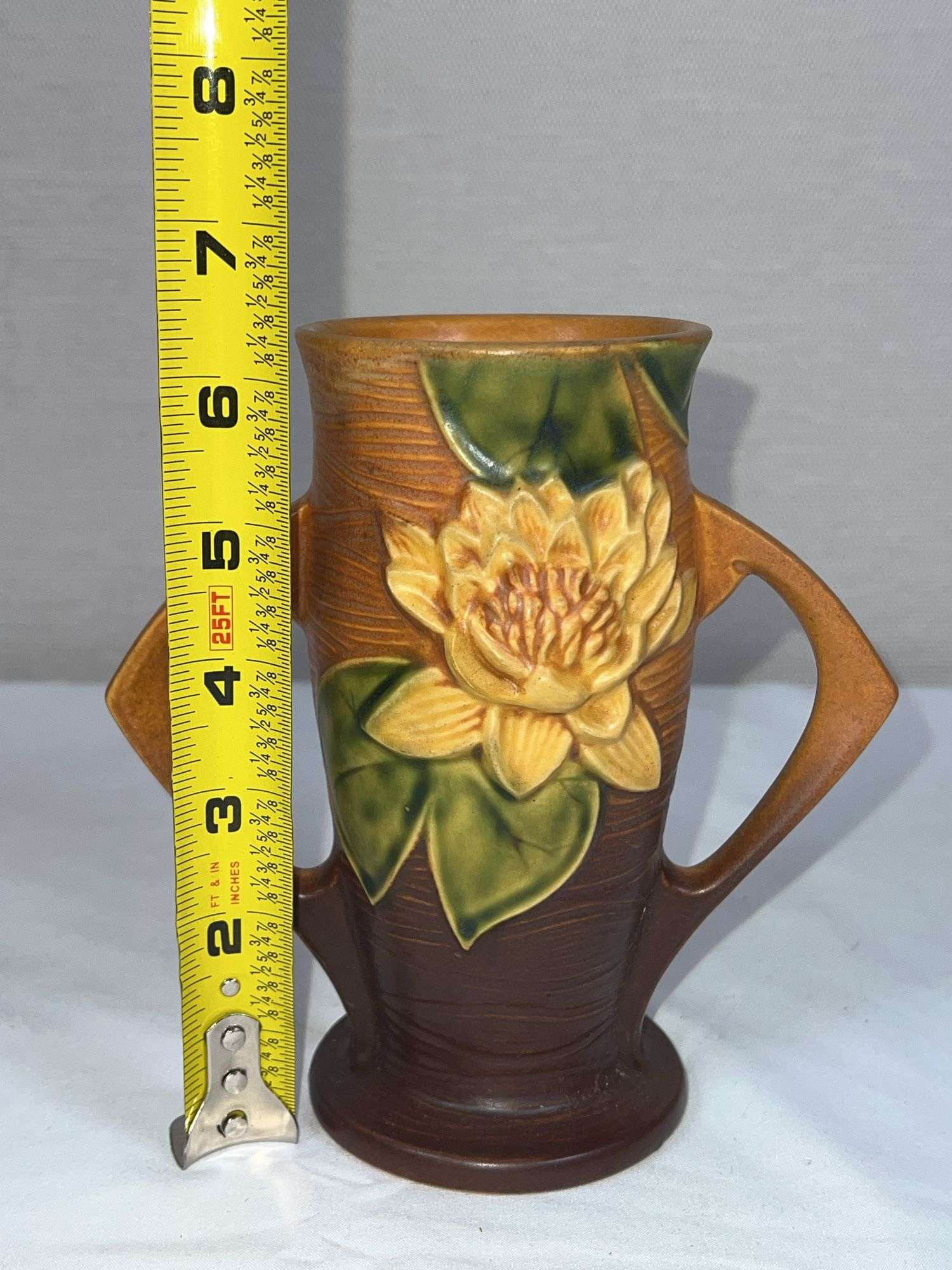 ROSEVILLE WATER LILLY POTTERY VASE 72-6