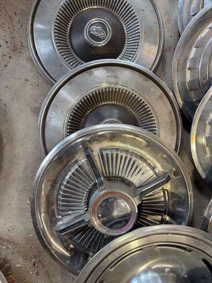 15+ hubcaps - see photos - Ford, Mercury, Buick, and more