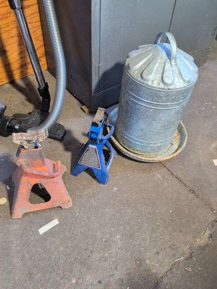 (2) jack stands and poultry waterer