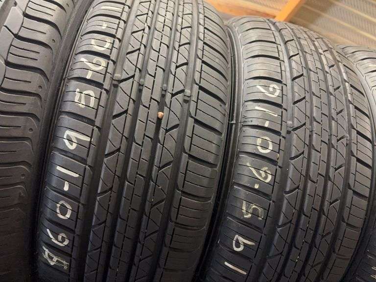 (4) tires like new - 195/60/16