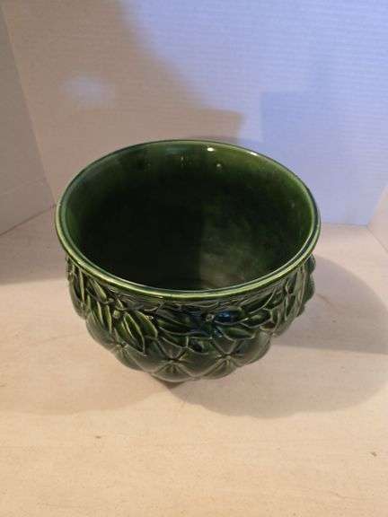 MCKOY QUILTED DIAMOND AND LEAVES JARDINIERE 9" TALL 10" ACROSS