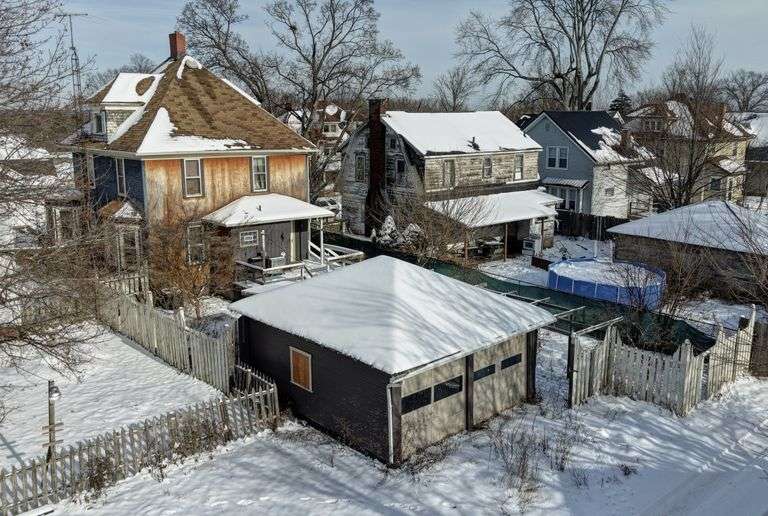 2-Story Home & Detached Garage