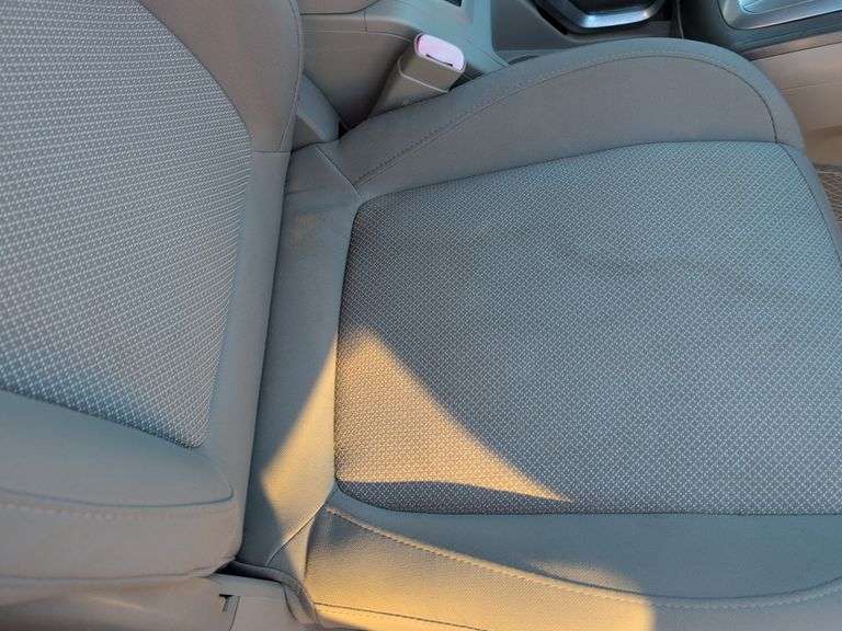 2008 Saturn Vue SW - showing 125,456 miles - runs good