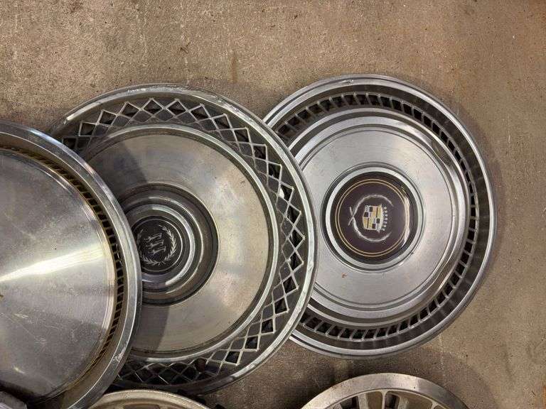 15+ hubcaps - see photos - Dodge, Cadillac, Buick, and more