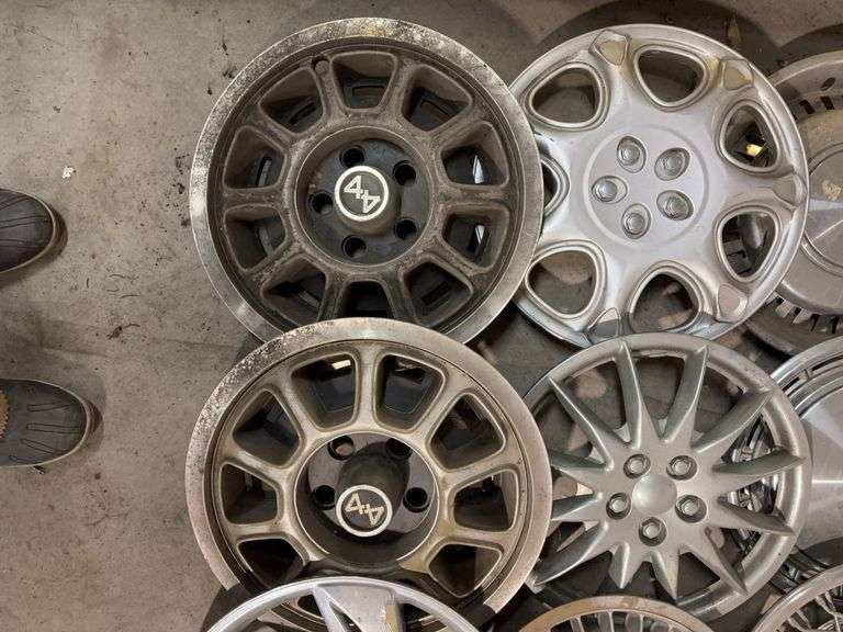 (15+) hub caps including Chevy, Toyota and more