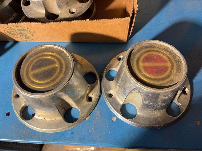 (15) Ford hub cap covers