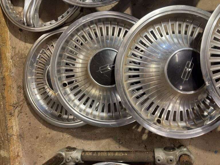 15+ hubcaps - see photos - Mustang, Oldsmobile, and more