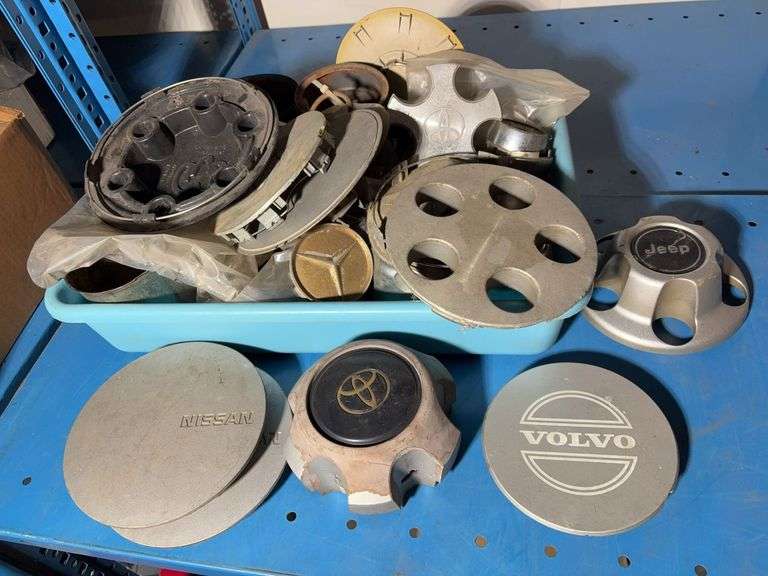 Tote of hub caps and parts, Jeep, Nissan, Toyota and more