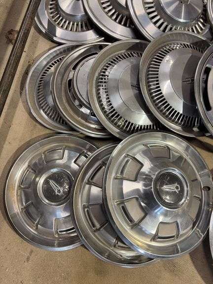 15+ hubcaps - see photos - Buick, Caprice, and more