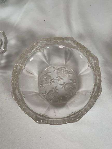 ASSORTED PATTERN GLASS PIECES