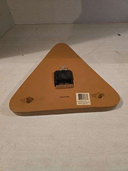 TRIANGULAR POOL BALL CLOCK