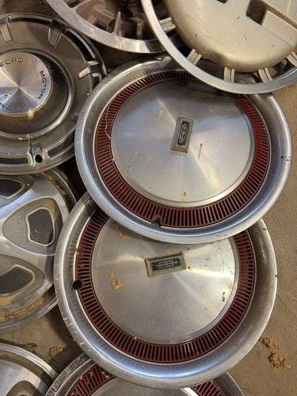 15+ hubcaps - see photos - Buick, Pontiac, Ford, and more