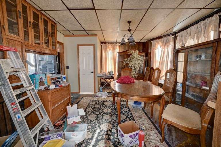 2-Story Home & Detached Garage