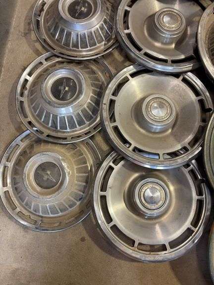 15+ hubcaps - see photos - Chevy and others
