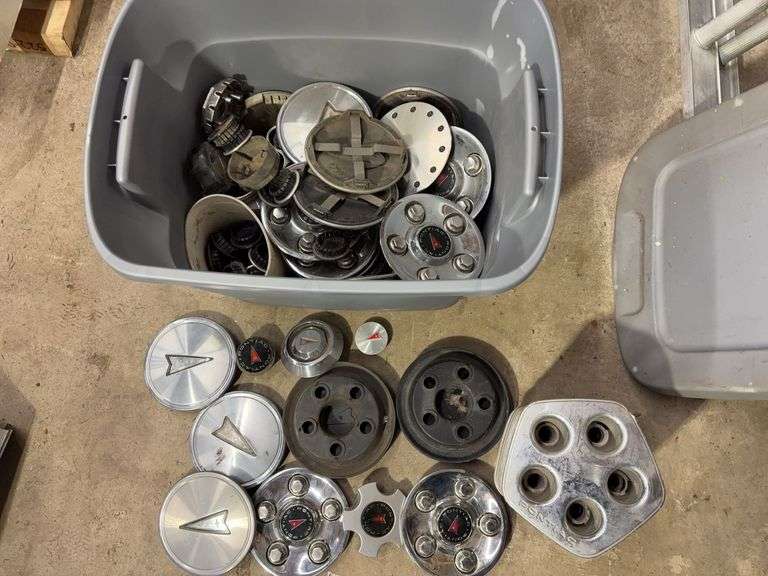 Tote of Pontiac hub caps and parts