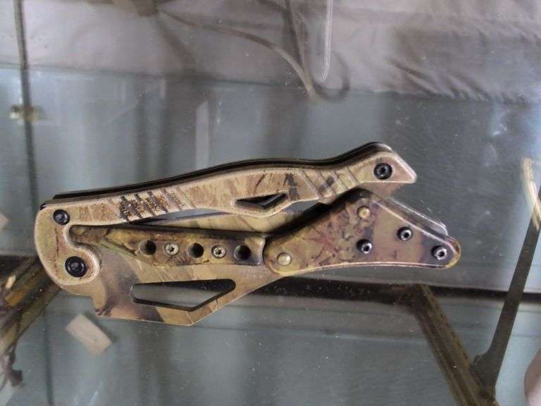 Wire brush set, pocket knife, GFI, and more