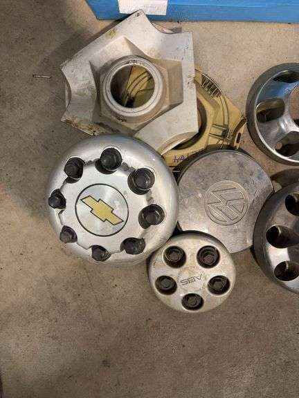 Tote of miscellaneous hubcaps/center caps - Chevy, Toyota, and more