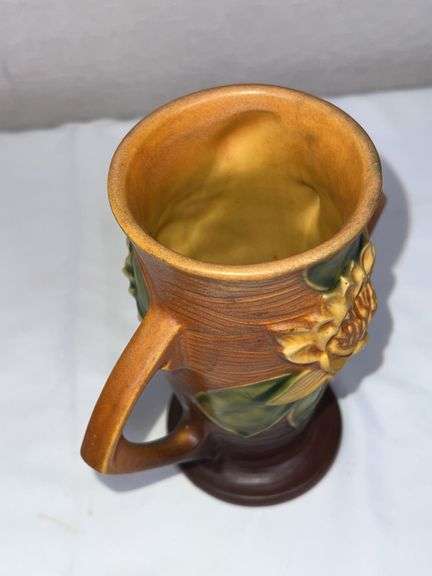 ROSEVILLE WATER LILLY POTTERY VASE 72-6