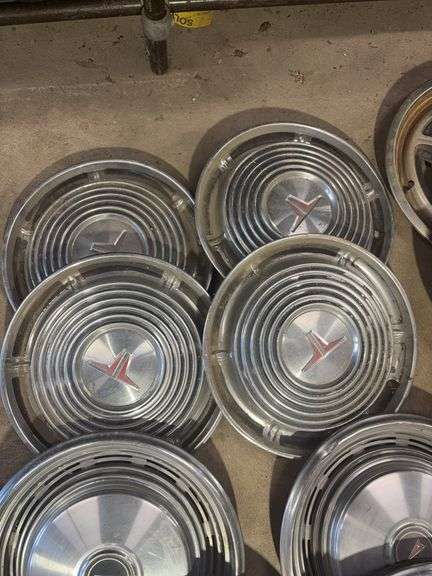15+ hubcaps - see photos - Pontiac, Thunderbird, Chevy, and more