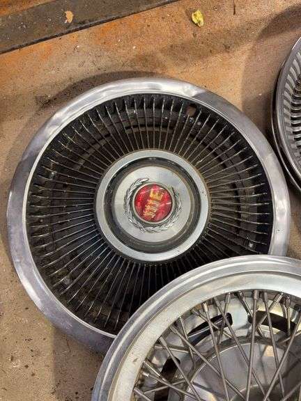 15+ hubcaps - see photos - Dodge, Oldsmobile, and more