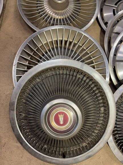 15+ hubcaps - see photos - Buick, Ford, and more