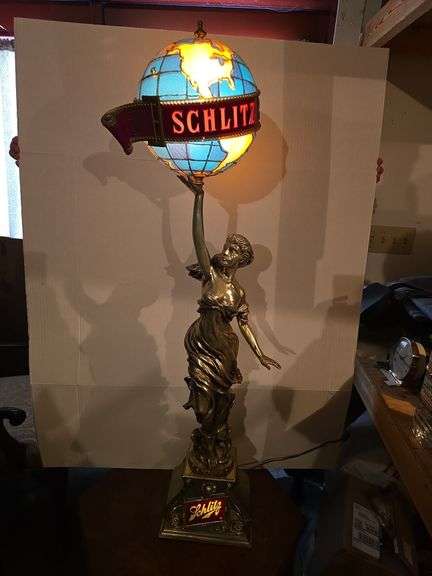 VERY NICE 1976 SCHLITZ LIGHTUP BEER SIGN WORKS 45" TALL