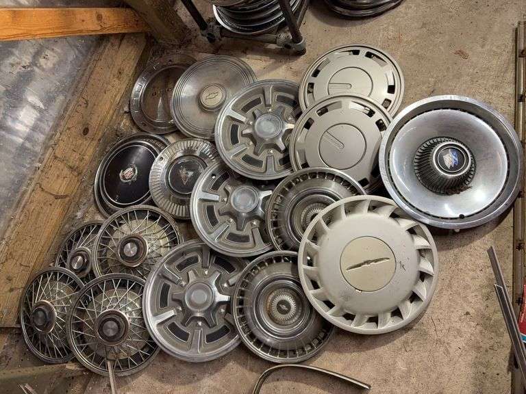 15+ hubcaps - see photos - Chevy, Ford, Buick, and more