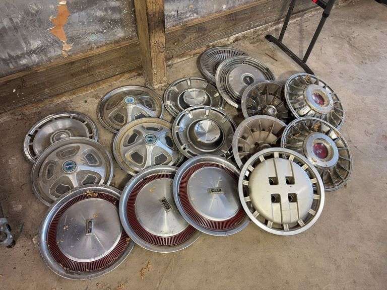 15+ hubcaps - see photos - Buick, Pontiac, Ford, and more