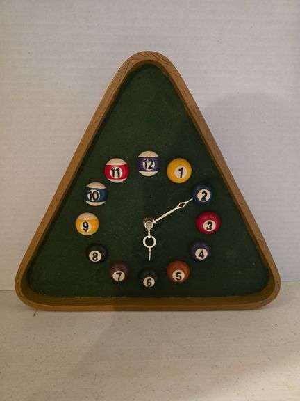 TRIANGULAR POOL BALL CLOCK