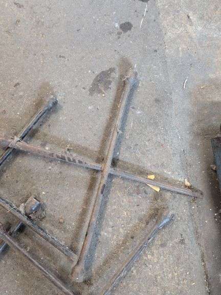 (4) tire irons