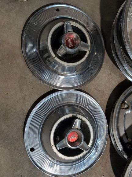 10+ hubcaps - Chevy and others