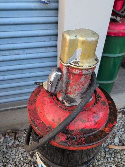 Ford airless spray undercoating with Balcrank industrial pump - appears empty