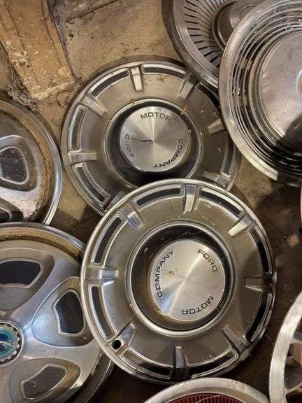15+ hubcaps - see photos - Buick, Pontiac, Ford, and more