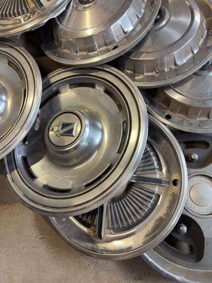 15+ hubcaps - see photos - Ford, Mercury, Buick, and more