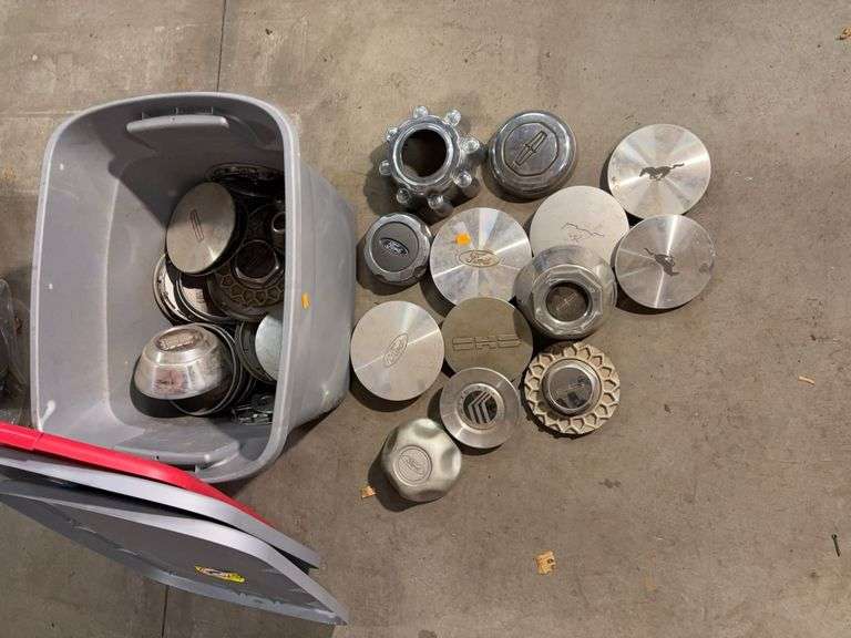 Tote of hubcaps/center caps - mostly Ford