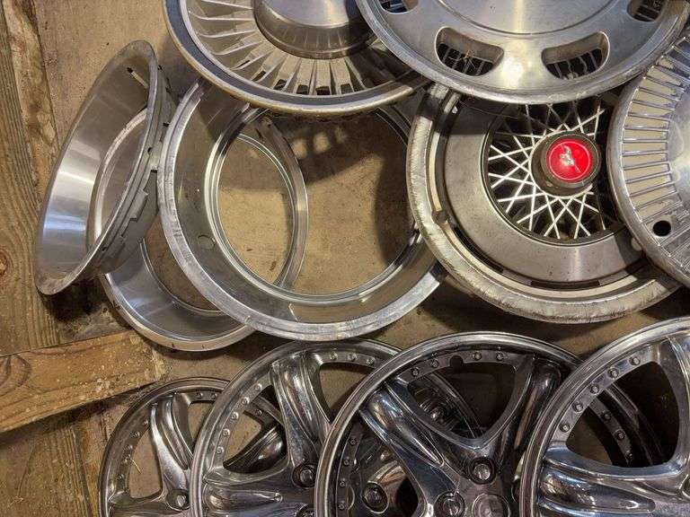 15+ hubcaps - see photos - Mustang, Oldsmobile, and more